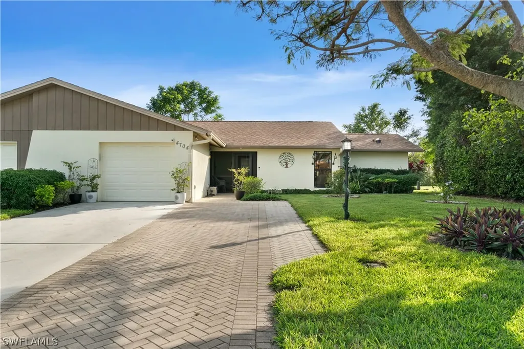 4704 Lakewood Boulevard Naples FL 34112