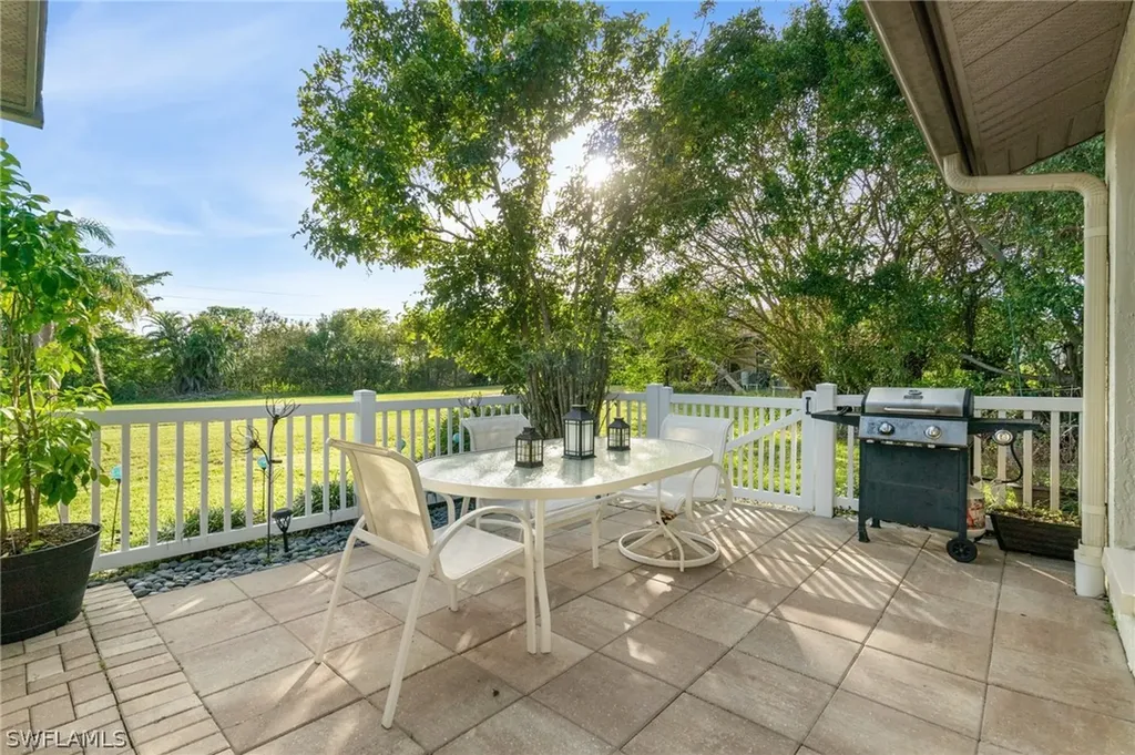 4704 Lakewood Boulevard Naples FL 34112