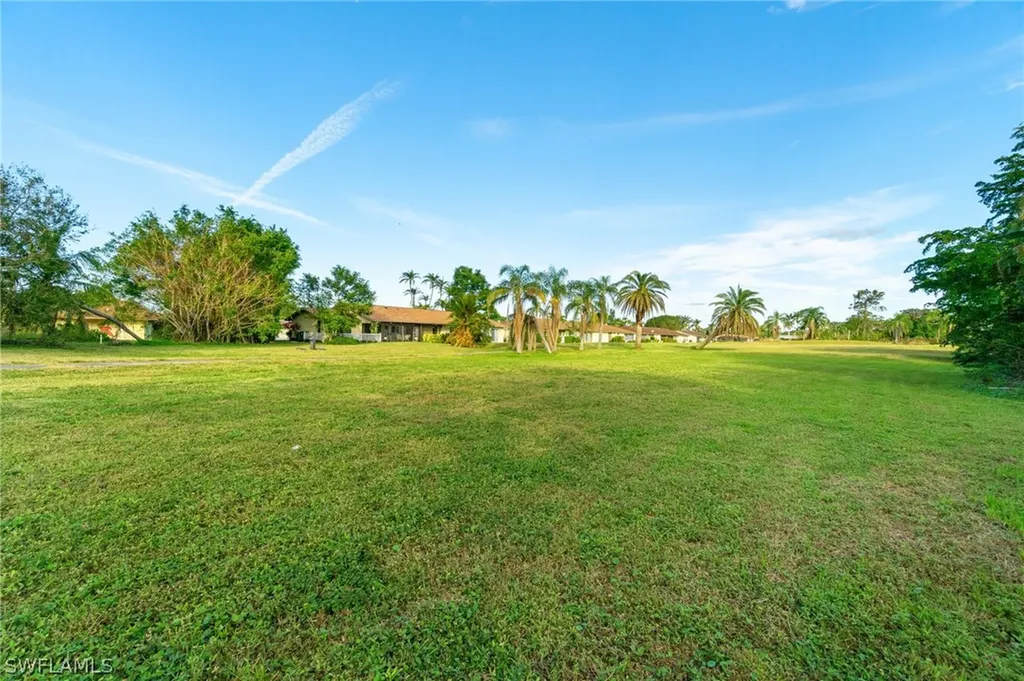 4704 Lakewood Boulevard Naples FL 34112