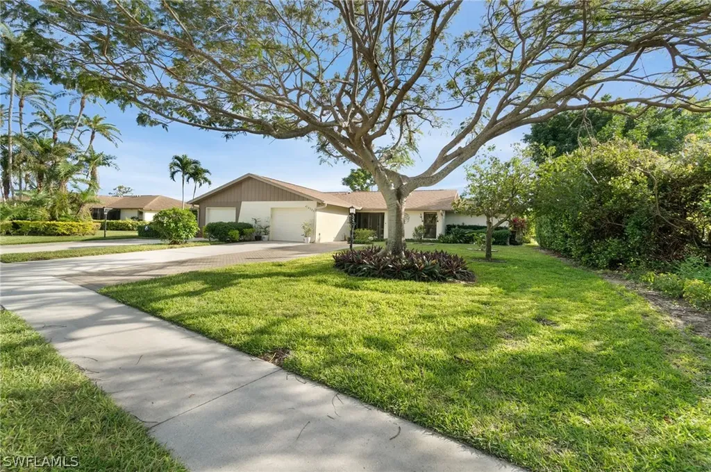 4704 Lakewood Boulevard Naples FL 34112