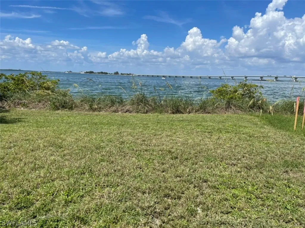 1028 Bayview Drive Sanibel FL 33957