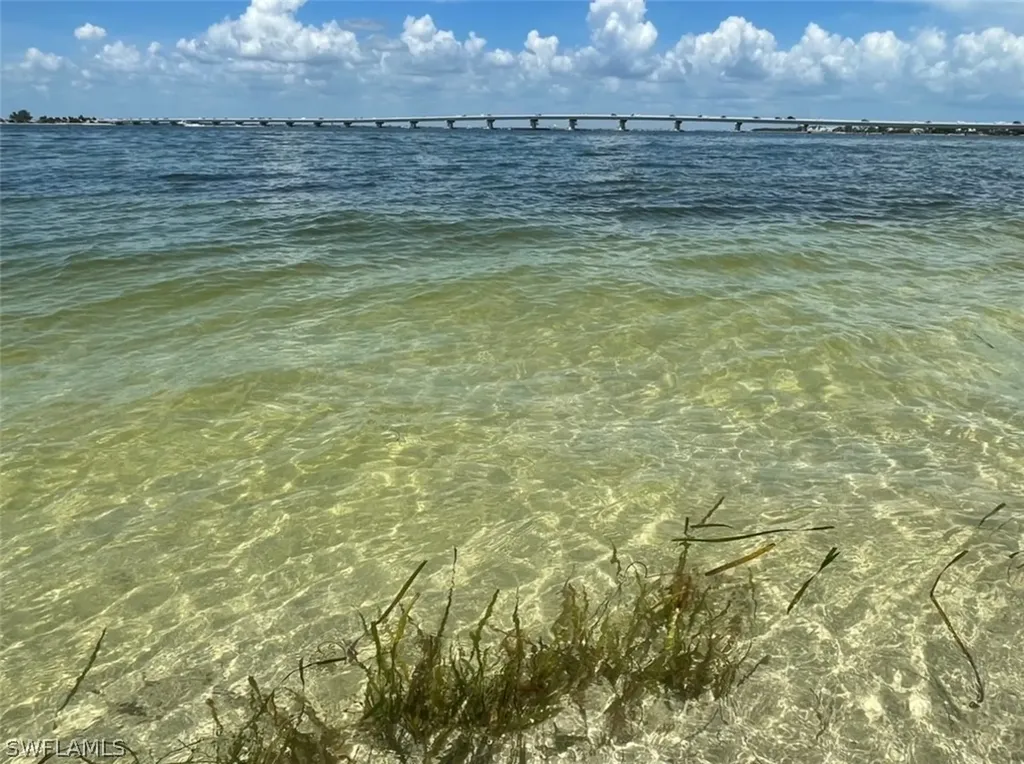 1028 Bayview Drive Sanibel FL 33957