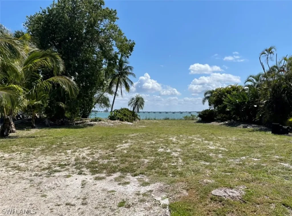 1028 Bayview Drive Sanibel FL 33957