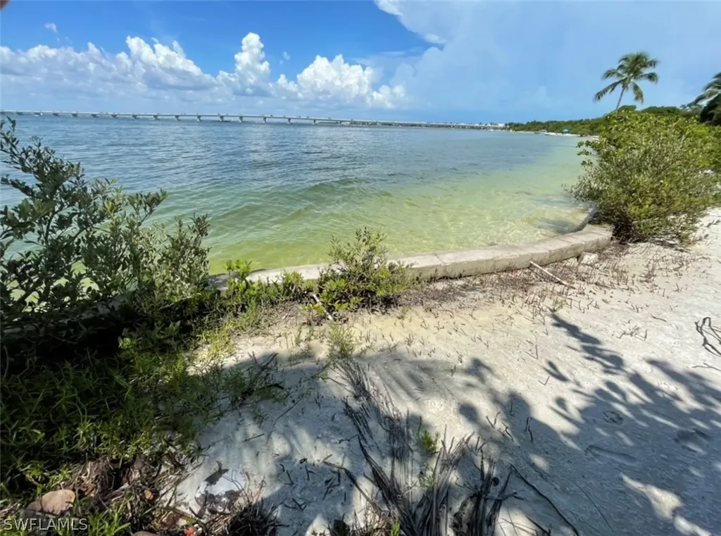 1028 Bayview Drive Sanibel FL 33957