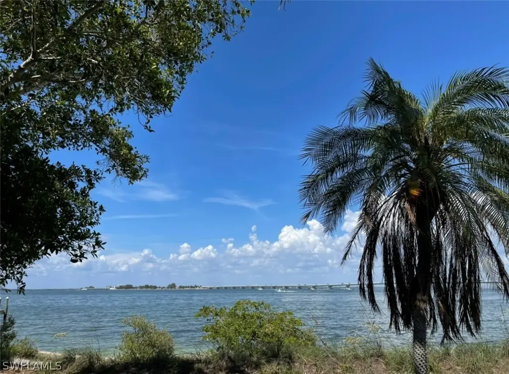 1028 Bayview Drive Sanibel FL 33957