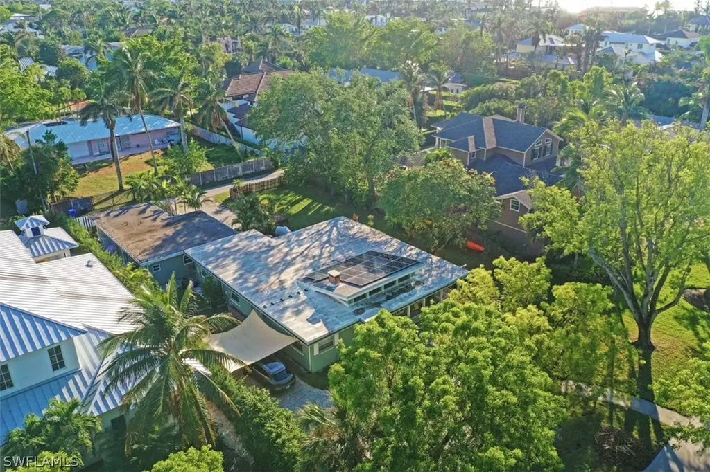 250 1st Avenue N Naples FL 34102