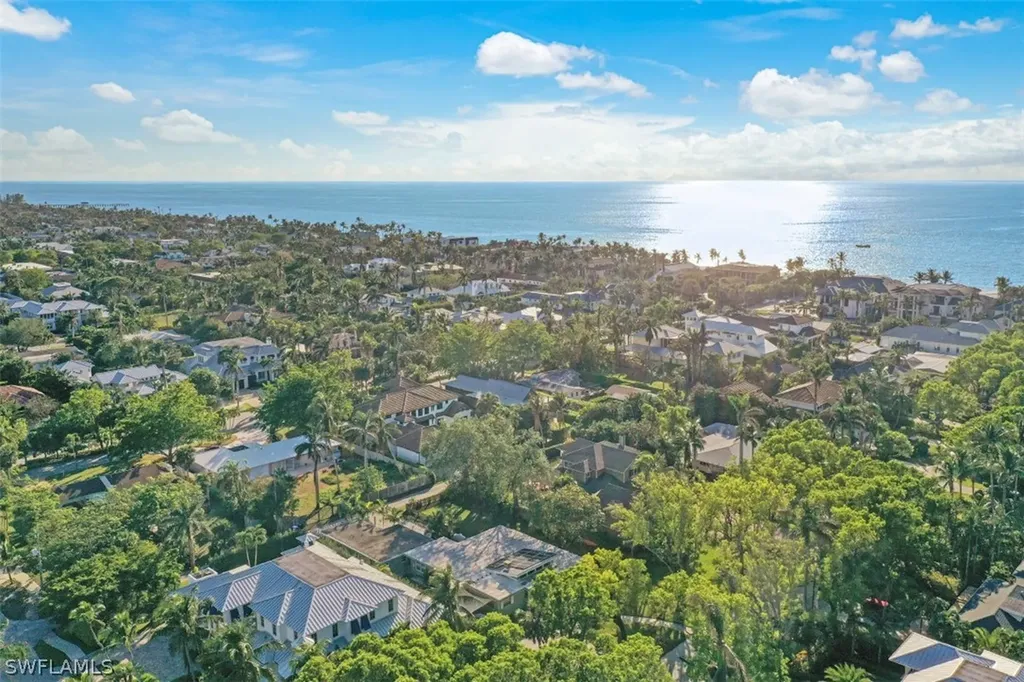 250 1st Avenue N Naples FL 34102