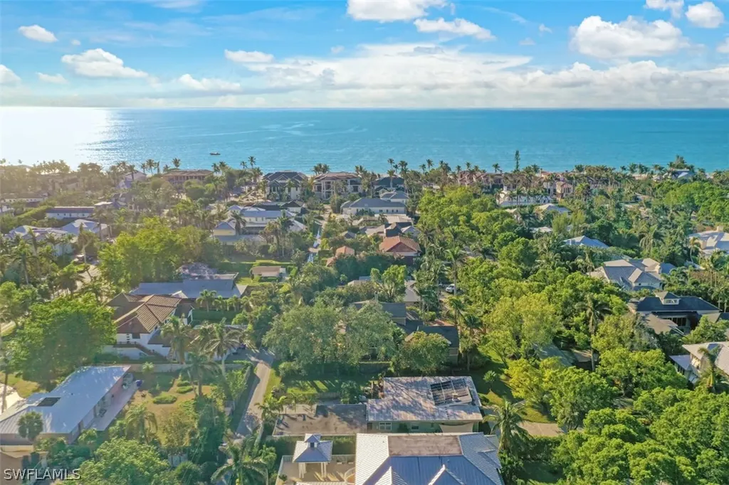 250 1st Avenue N Naples FL 34102