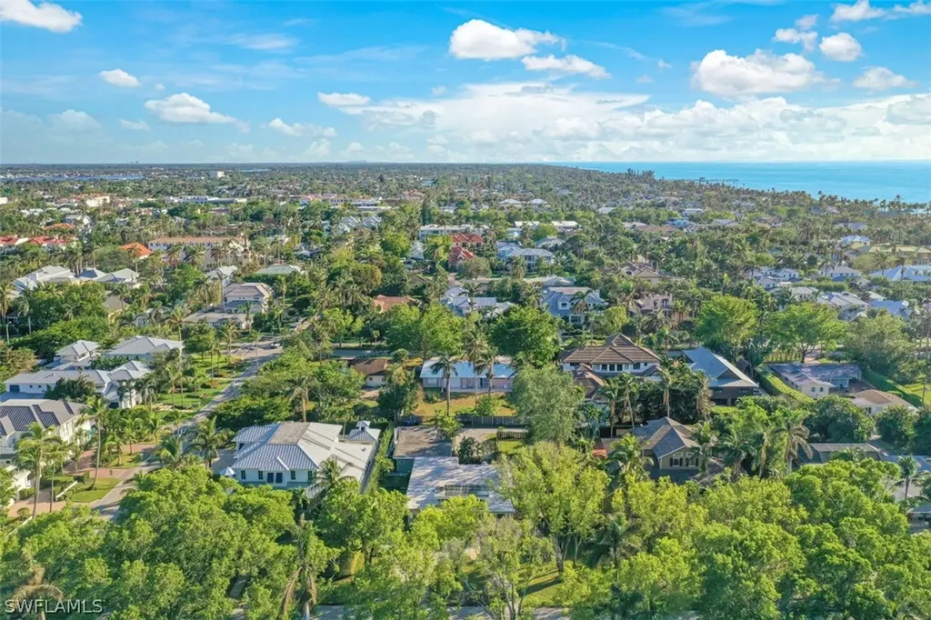 250 1st Avenue N Naples FL 34102