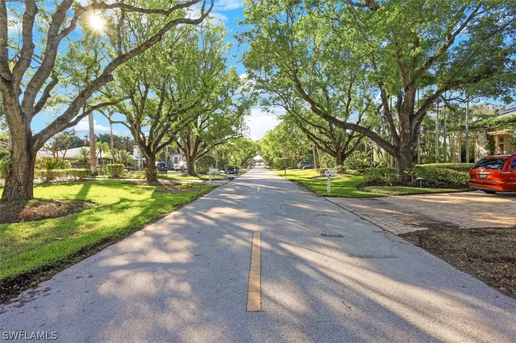 250 1st Avenue N Naples FL 34102