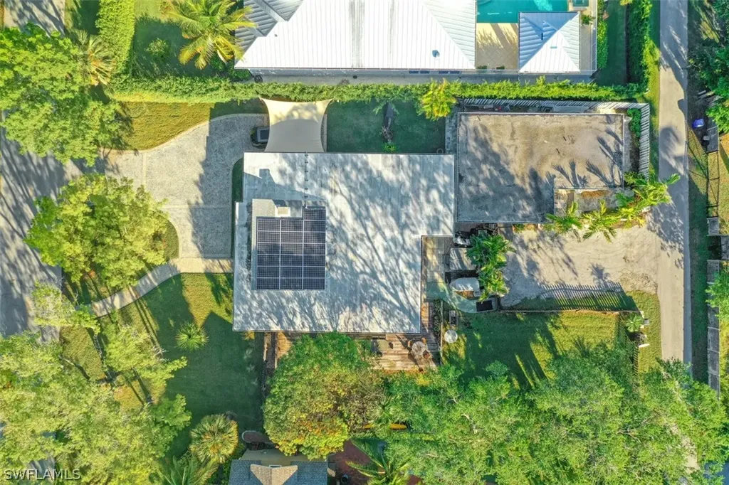 250 1st Avenue N Naples FL 34102