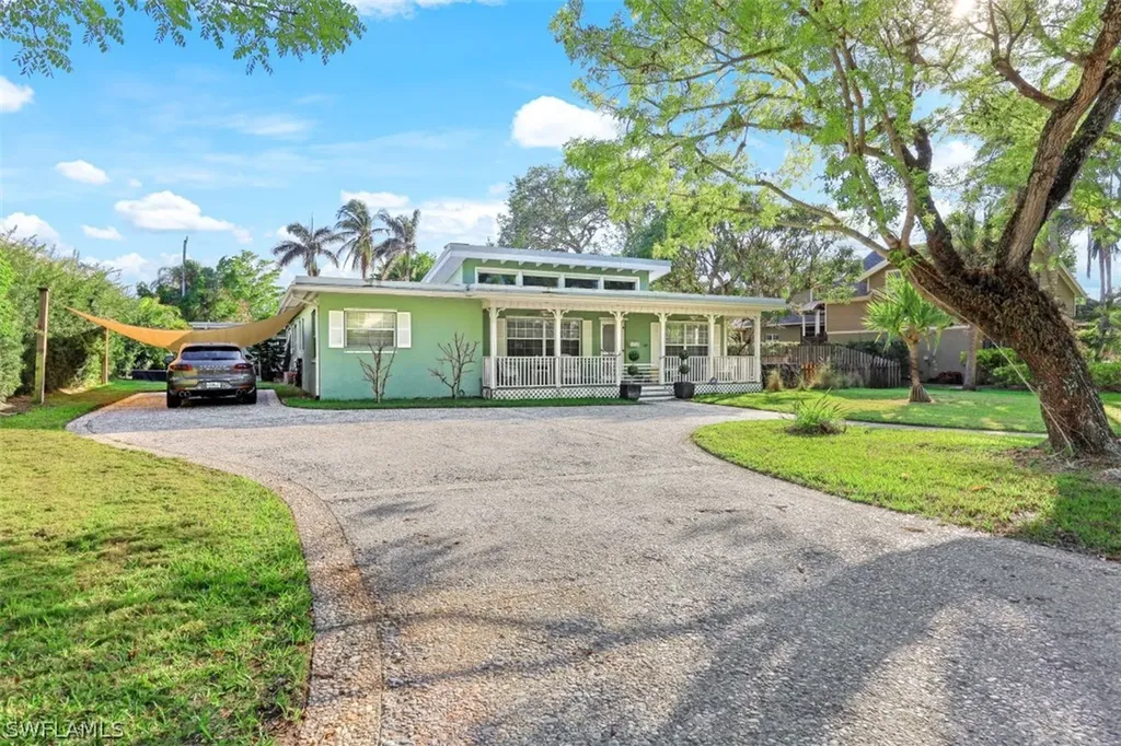 250 1st Avenue N Naples FL 34102