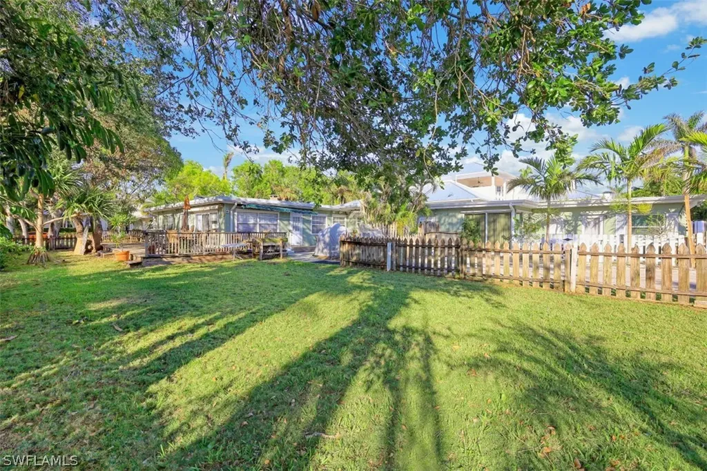 250 1st Avenue N Naples FL 34102