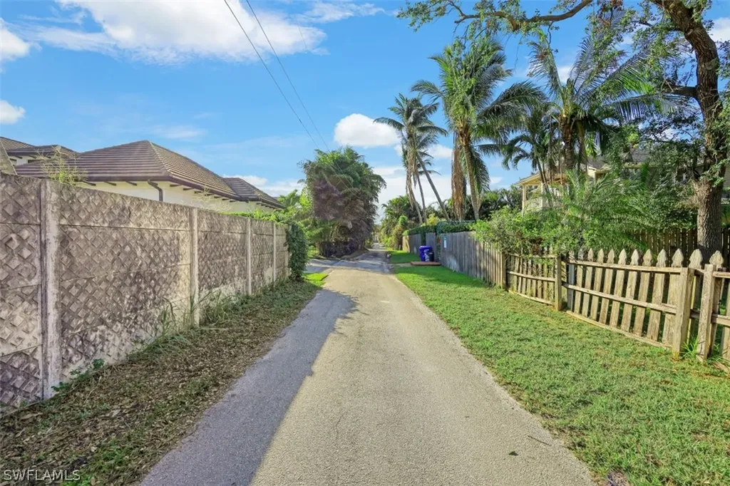 250 1st Avenue N Naples FL 34102