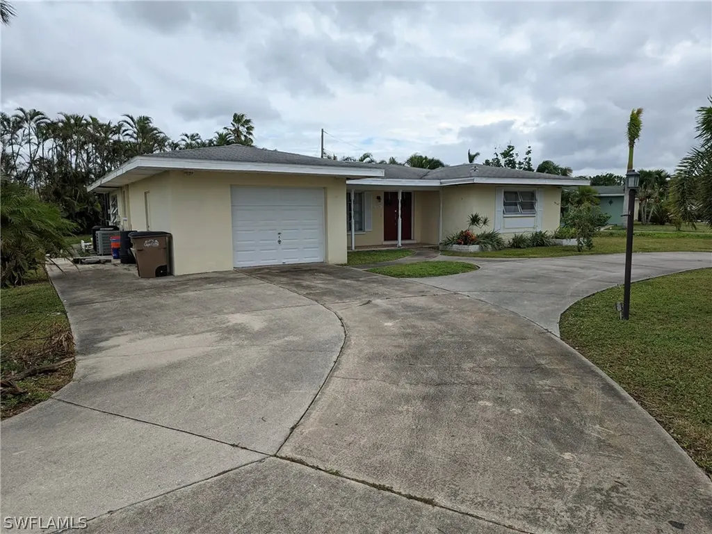 5201 Pocatella Court Cape Coral FL 33904