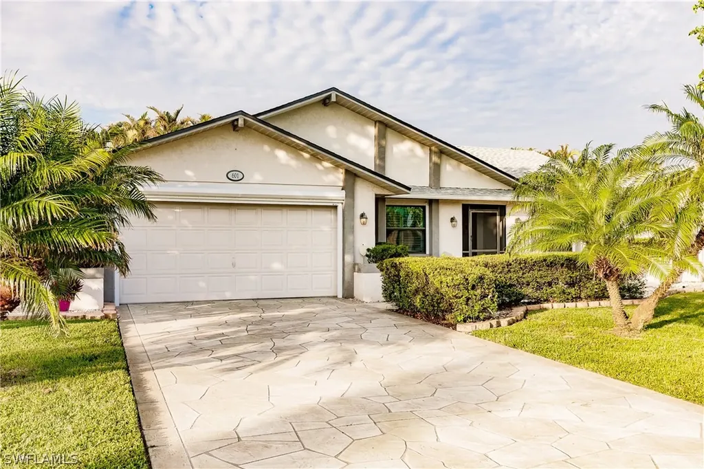 601 SE 35th Terrace Cape Coral FL 33904