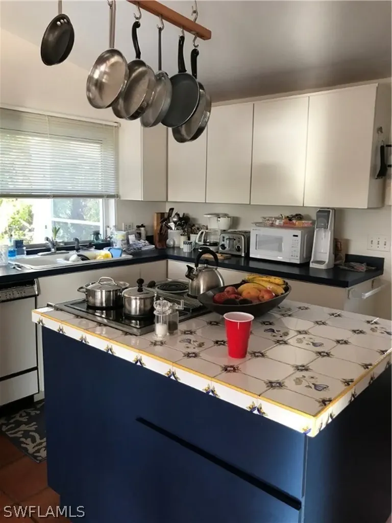 2643 Coconut Drive Sanibel FL 33957