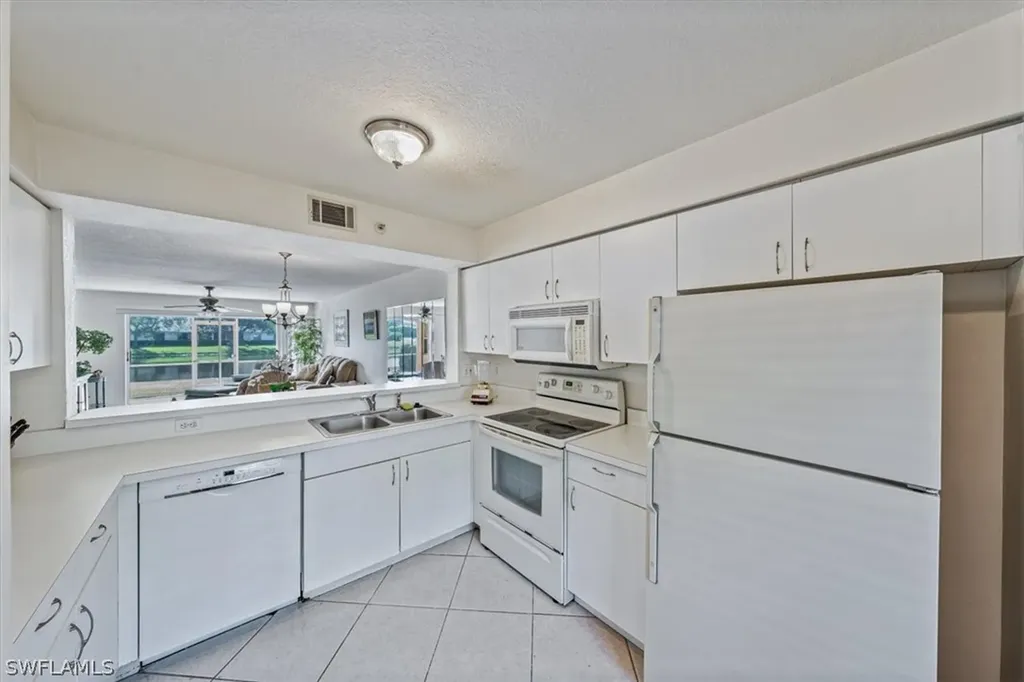 9660 Victoria Lane Naples FL 34109
