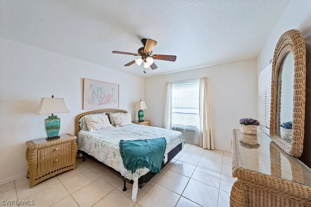 9660 Victoria Lane Naples FL 34109
