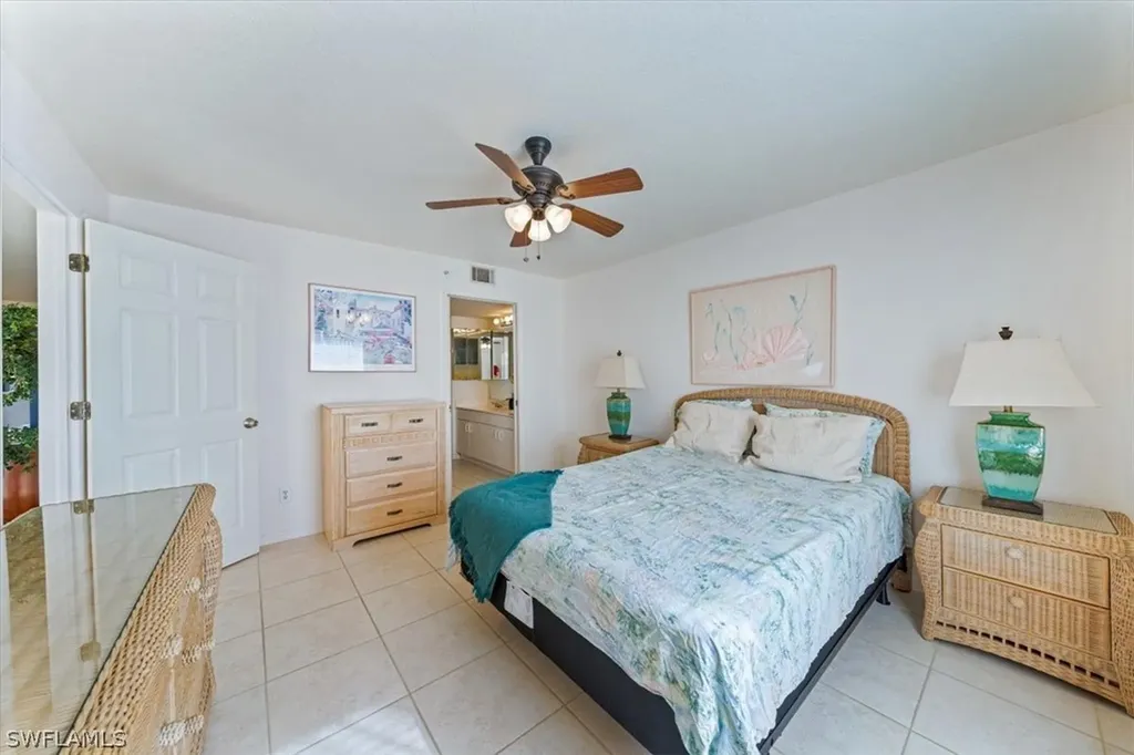 9660 Victoria Lane Naples FL 34109
