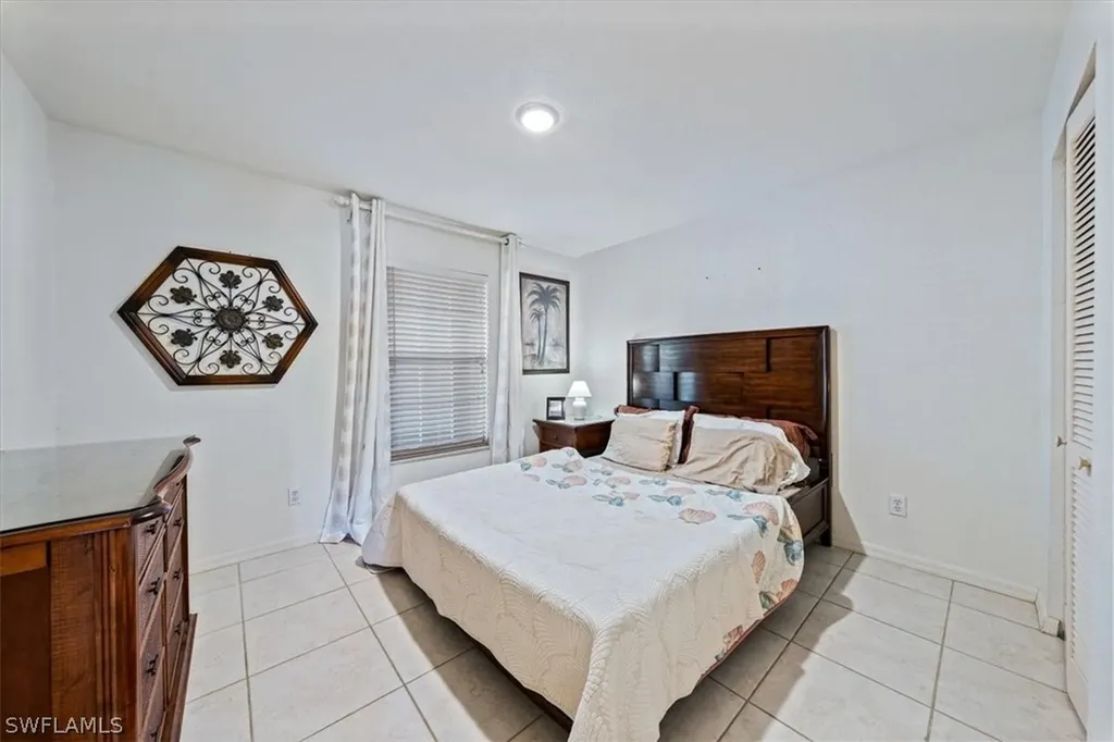 9660 Victoria Lane Naples FL 34109
