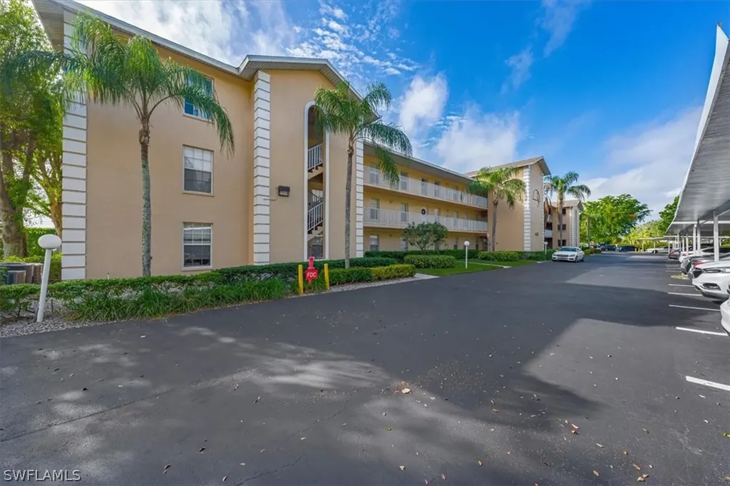 9660 Victoria Lane Naples FL 34109