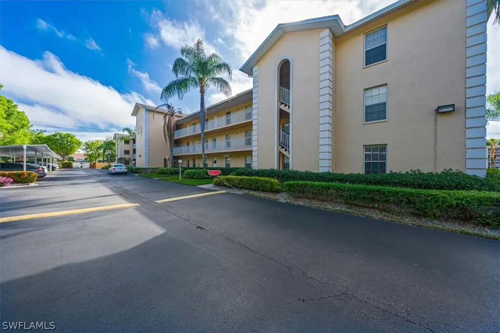 9660 Victoria Lane Naples FL 34109