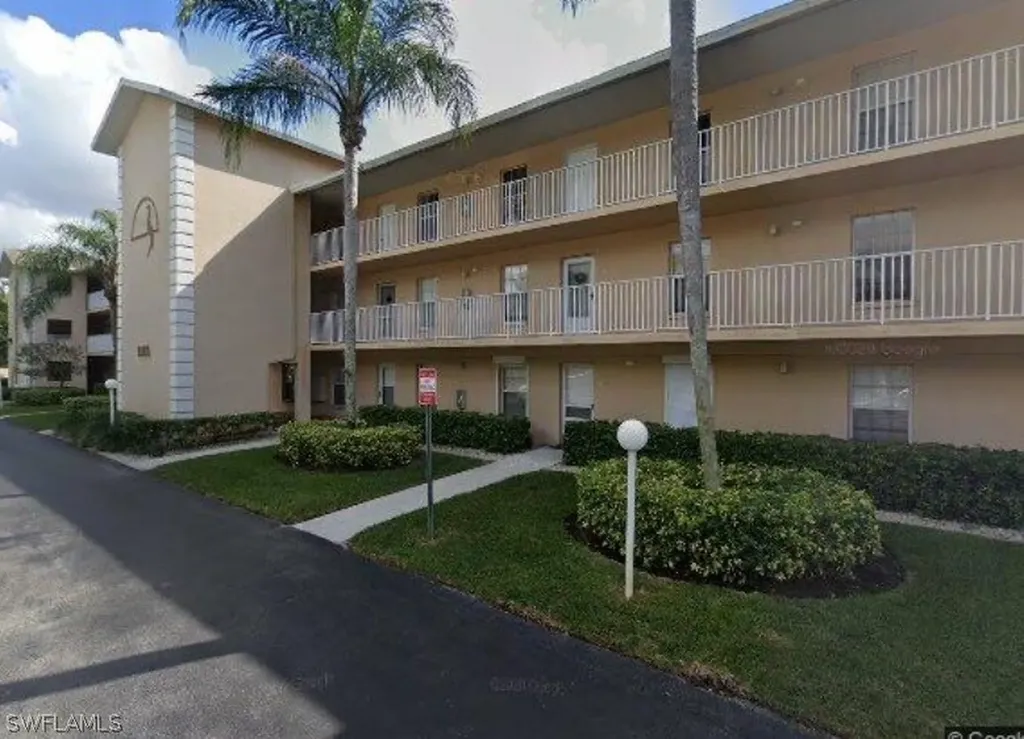 9660 Victoria Lane Naples FL 34109