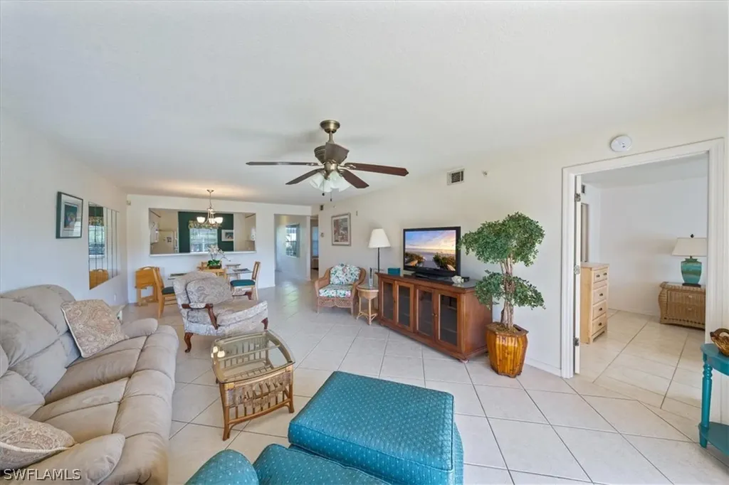 9660 Victoria Lane Naples FL 34109