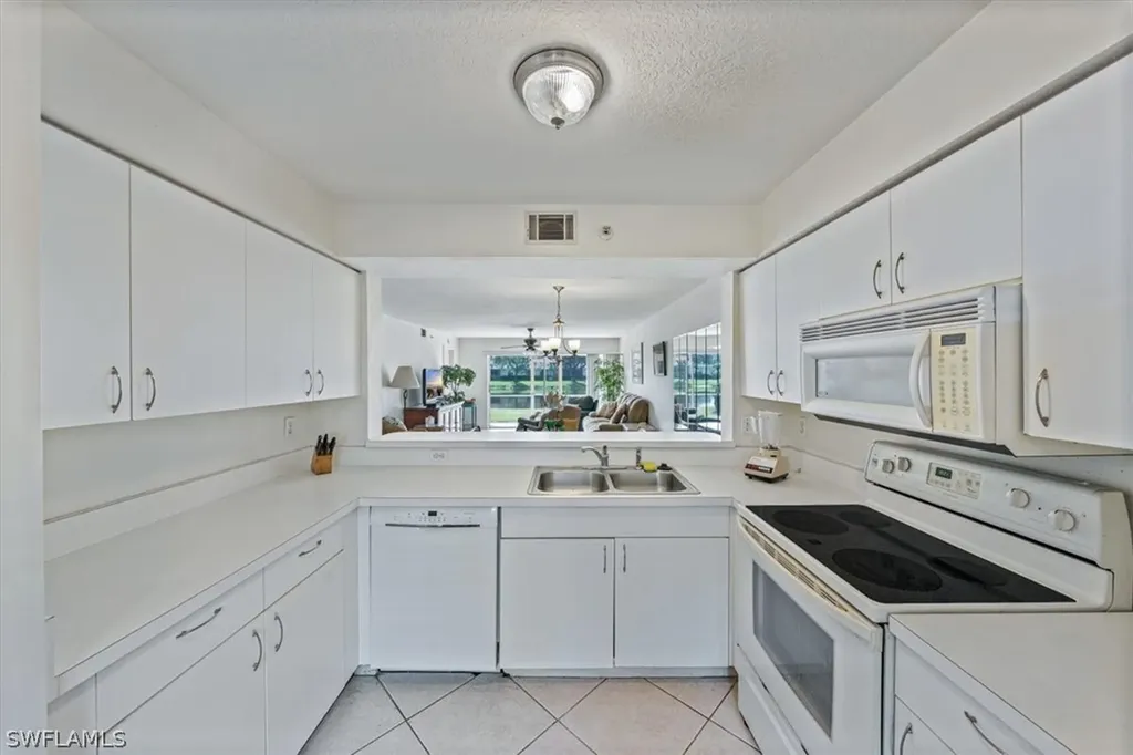 9660 Victoria Lane Naples FL 34109