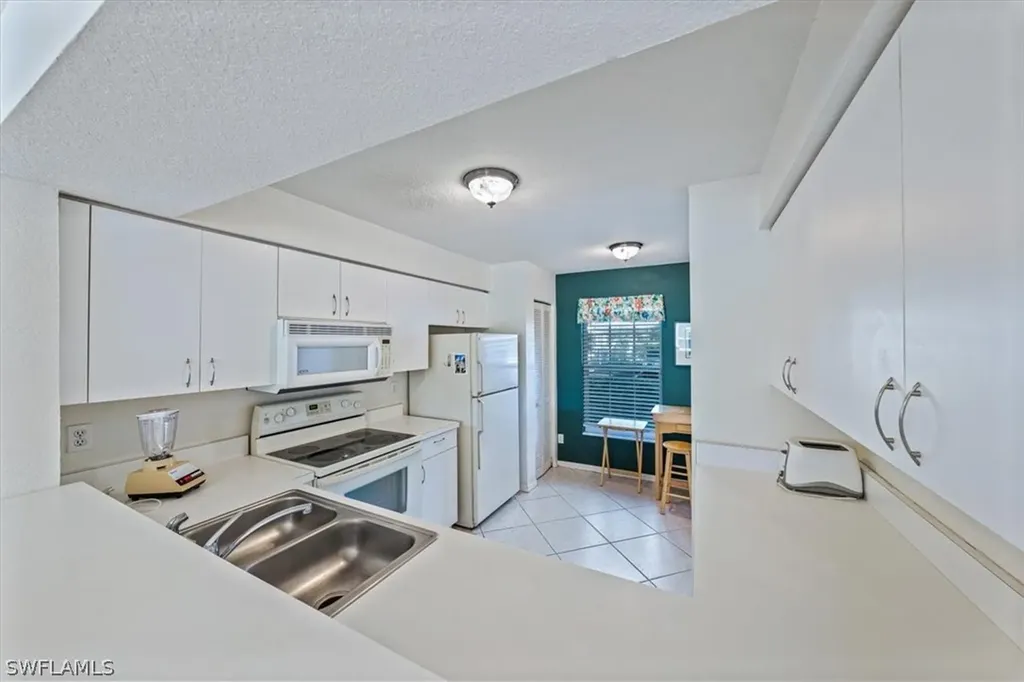 9660 Victoria Lane Naples FL 34109