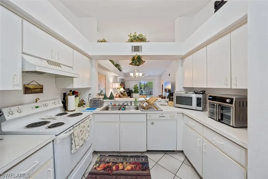 9650 Victoria Lane Naples FL 34109