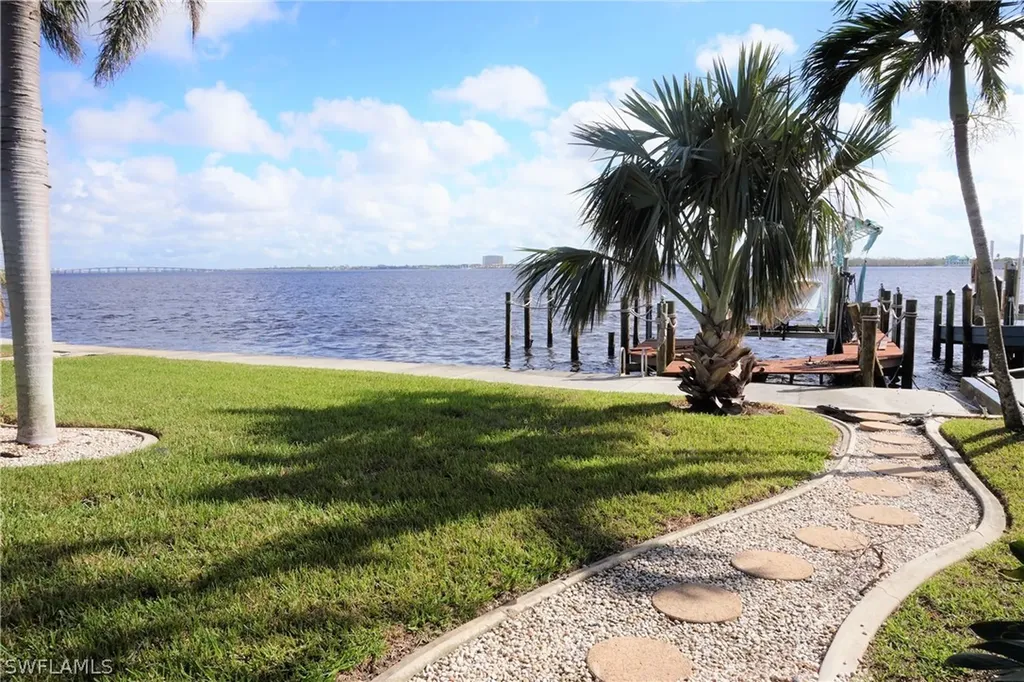 5761 Riverside Drive Cape Coral FL 33904