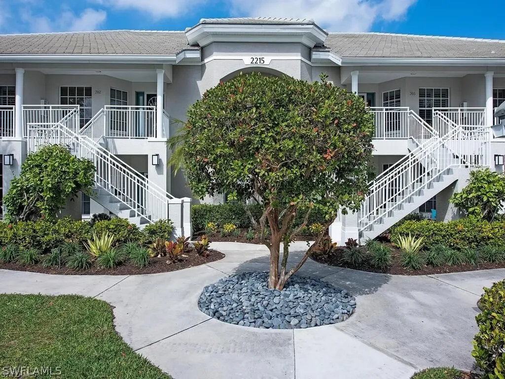 Naples FL, 2215 Chesterbrook Court, Unit 104