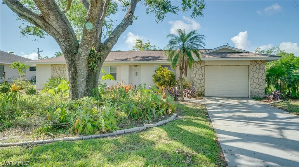 3832 SE 2nd Place Cape Coral FL 33904
