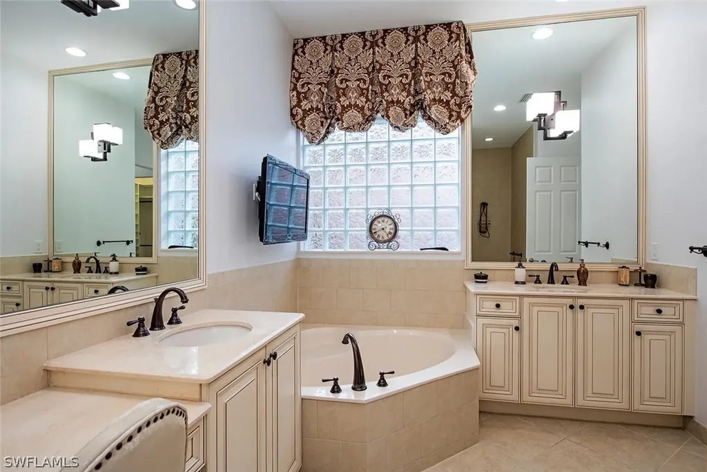 6657 Marbella Lane Naples FL 34105