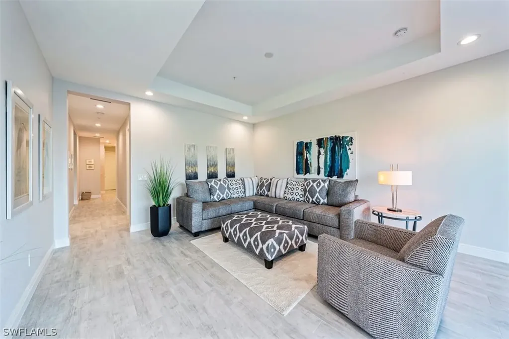 608 El Camino Real Naples FL 34119