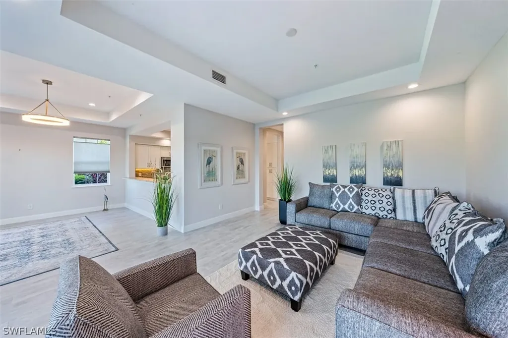 608 El Camino Real Naples FL 34119