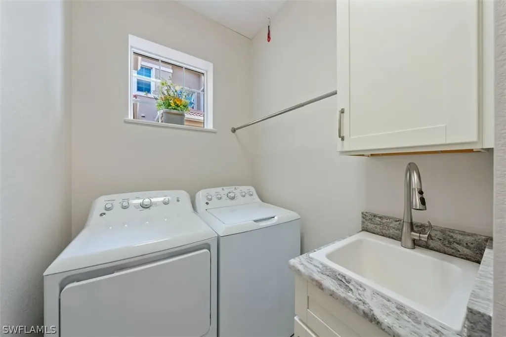 608 El Camino Real Naples FL 34119