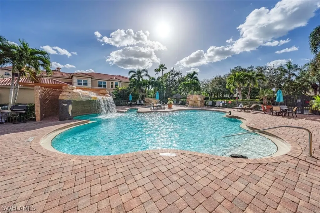 608 El Camino Real Naples FL 34119