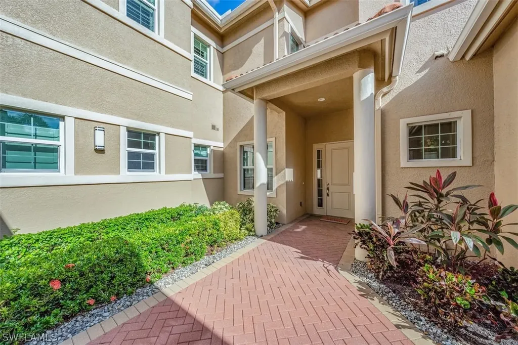 608 El Camino Real Naples FL 34119