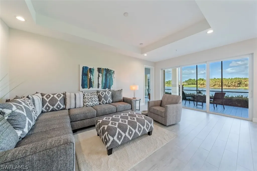 608 El Camino Real Naples FL 34119