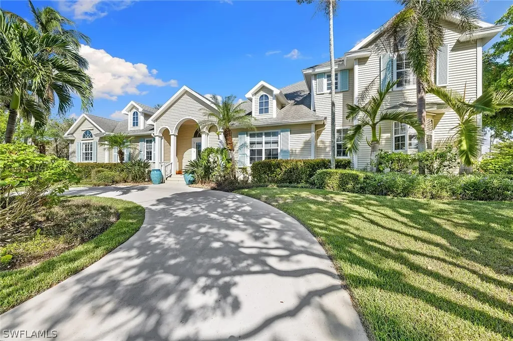 687 9th Avenue S Naples FL 34102
