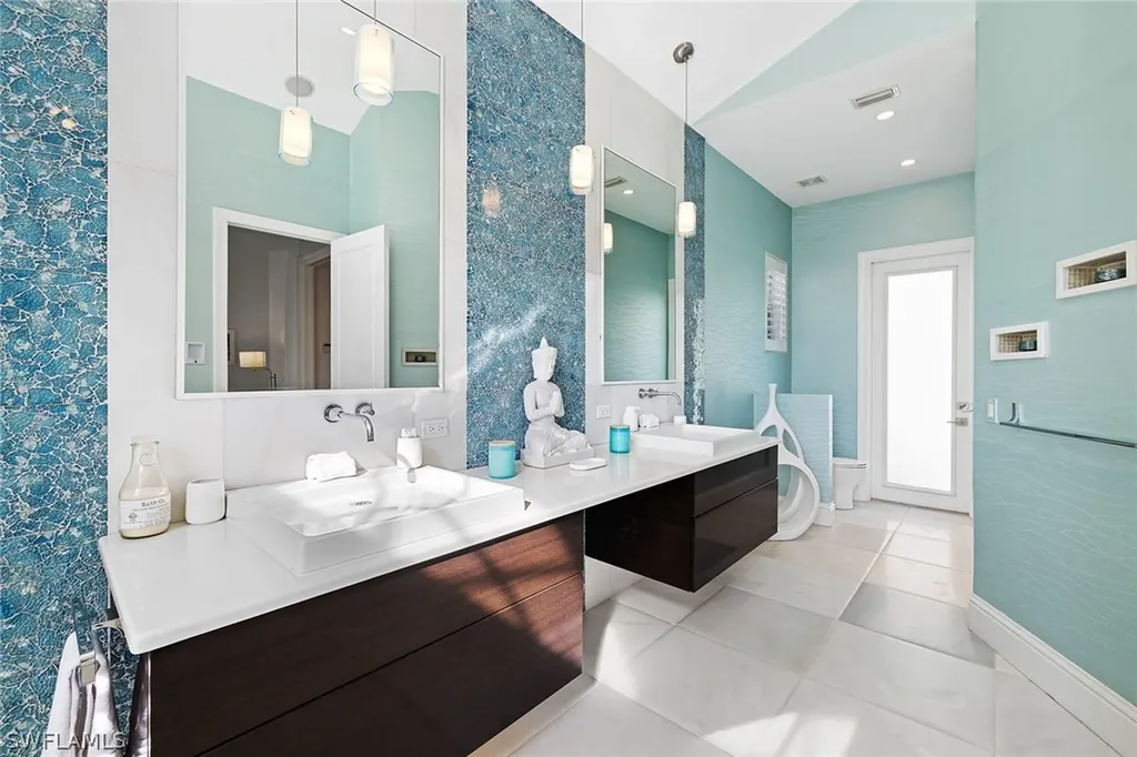 687 9th Avenue S Naples FL 34102