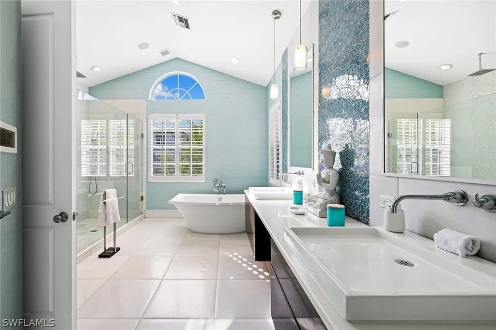 687 9th Avenue S Naples FL 34102