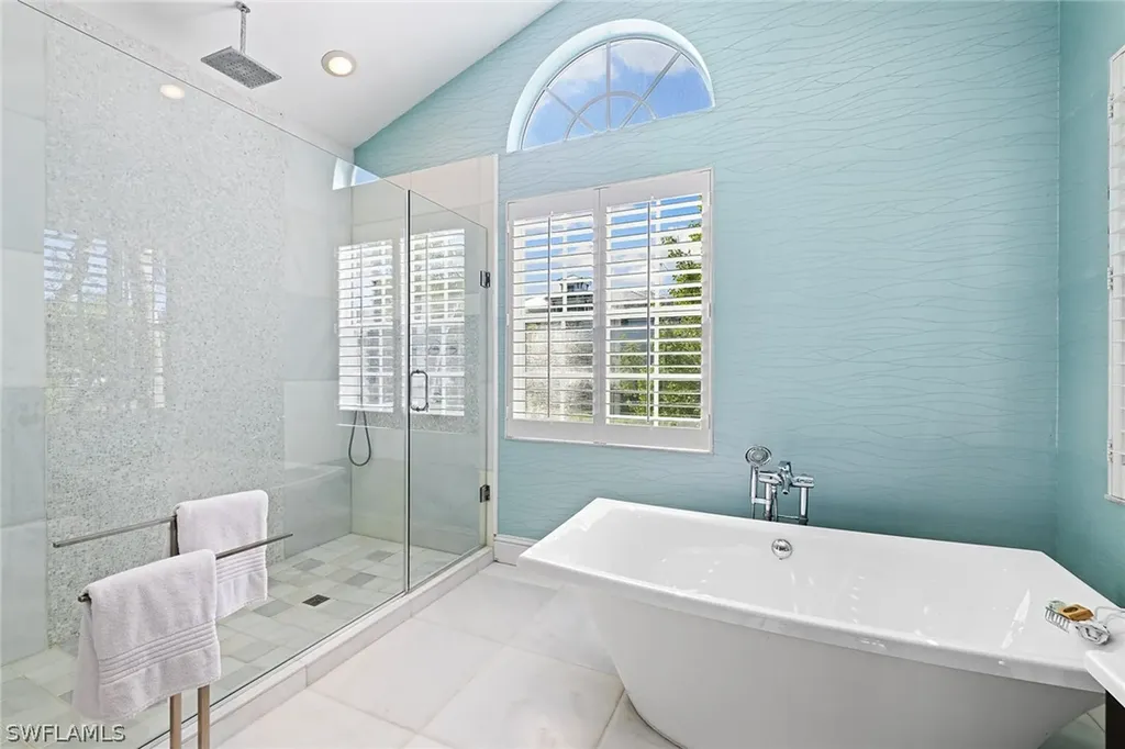 687 9th Avenue S Naples FL 34102