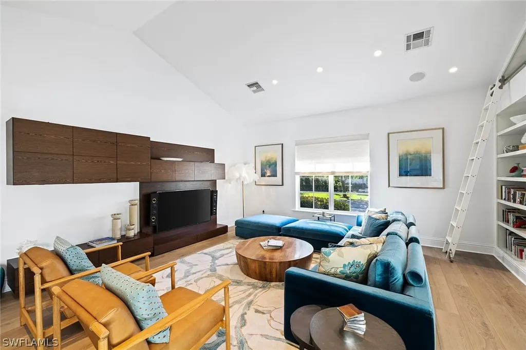 687 9th Avenue S Naples FL 34102