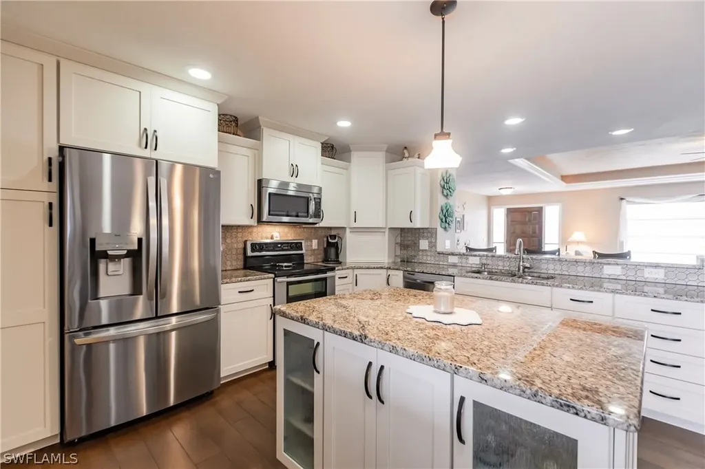 1422 N Larkwood Square Fort Myers FL 33919
