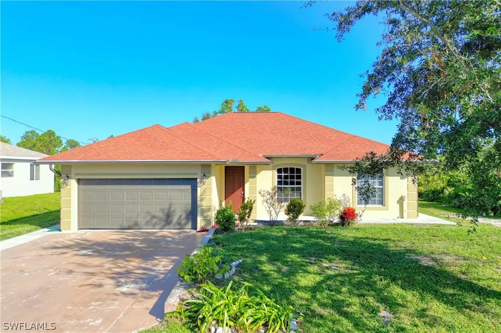 867 Chantilly Street E Lehigh Acres FL 33974