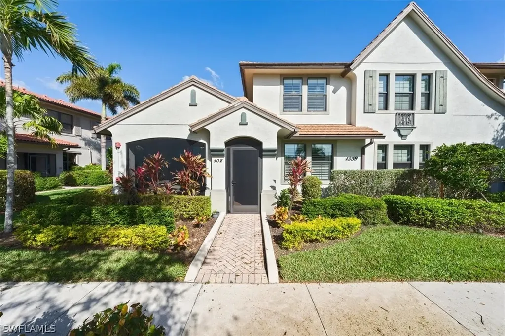 Naples FL, 1359 Artesia Drive E, Unit 102